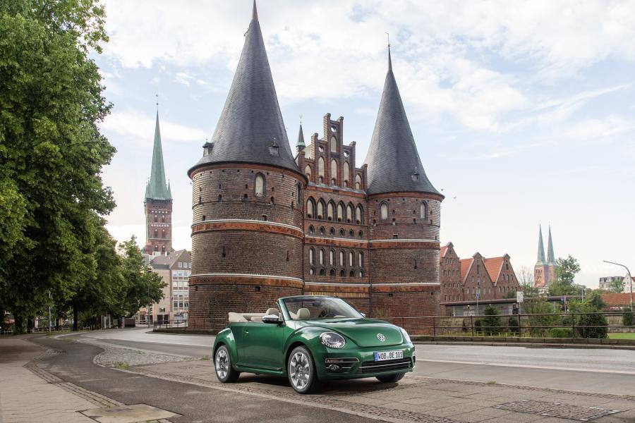  Volkswagen Beetle Cabriolet 2016 года  (фото 14 из 21)